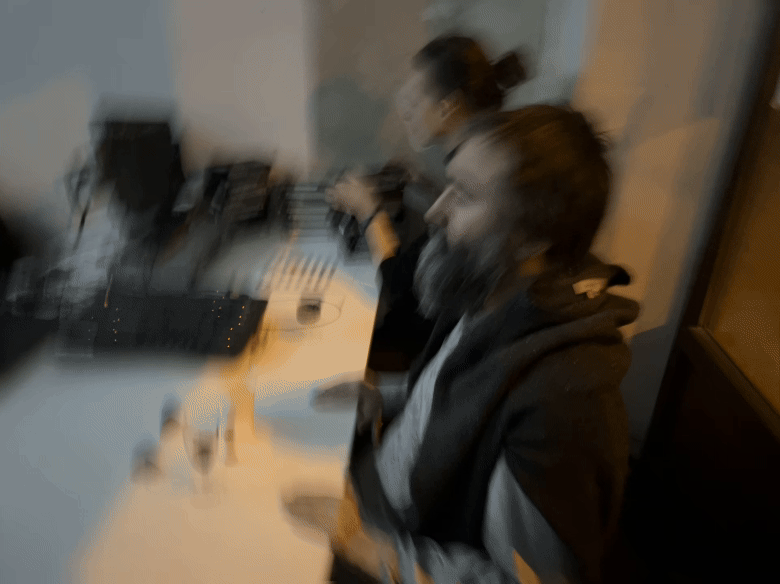 Petr Laden & Flo Wagner - könnten augen sehen - 07.gif